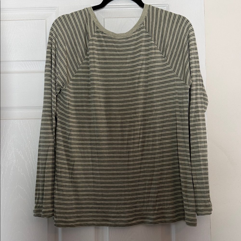 CAbi #4375 Game Tee Fall22 NWOT - Picture 7 of 7